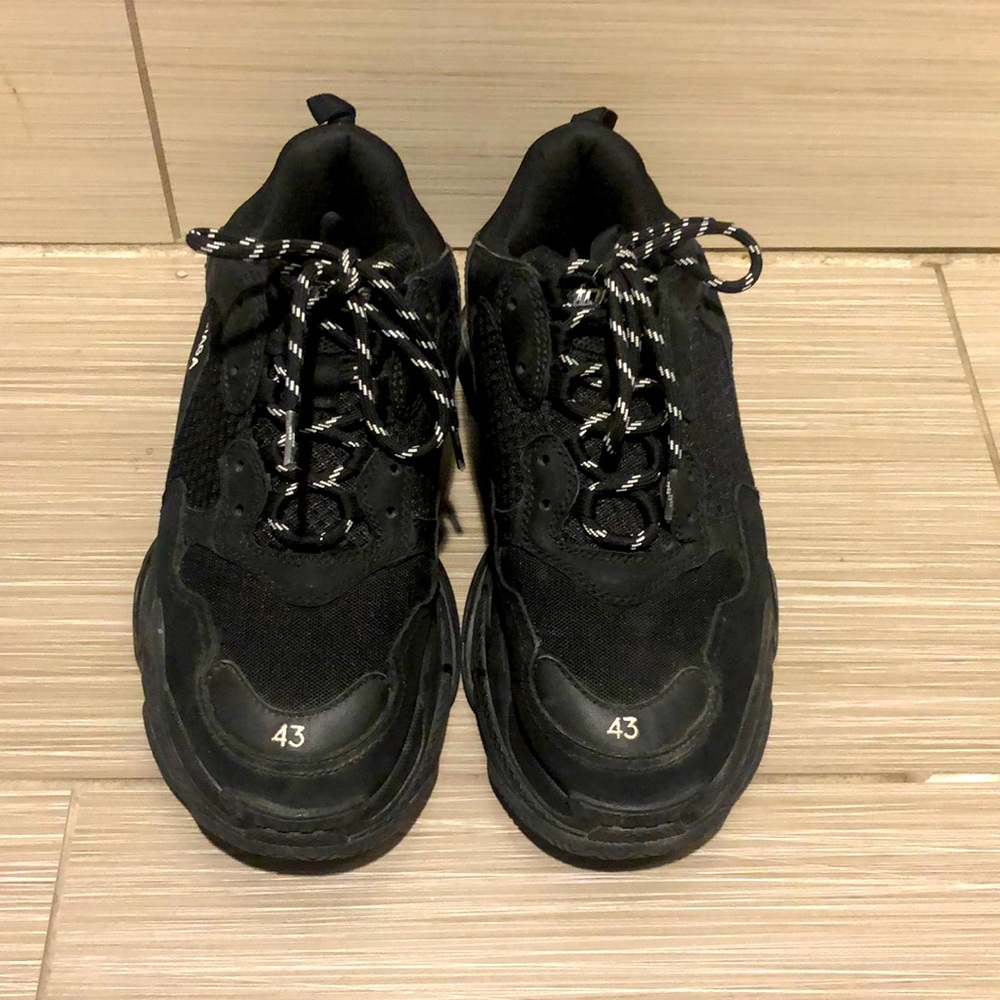 I’m selling the triple S Balenciagas 100% OG